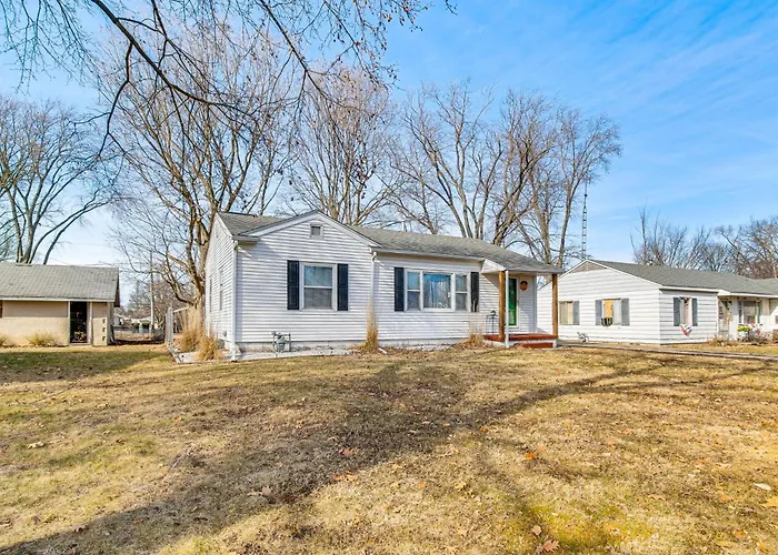 Holiday home < 1 Mi To Route 66: W/ Large Yard! *