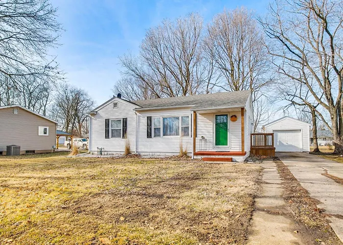 < 1 Mi To Route 66: W/ Large Yard! *