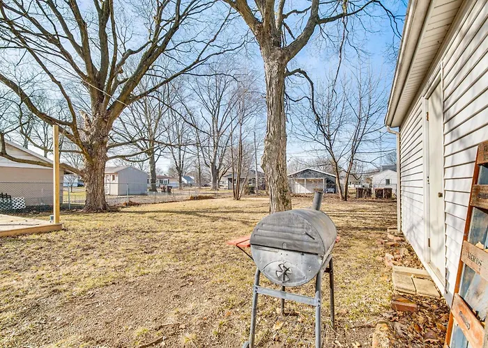 Holiday home < 1 Mi To Route 66: W/ Large Yard! *