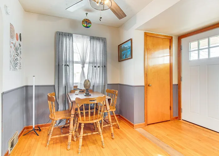 < 1 Mi To Route 66: W/ Large Yard! Holiday home Lincoln