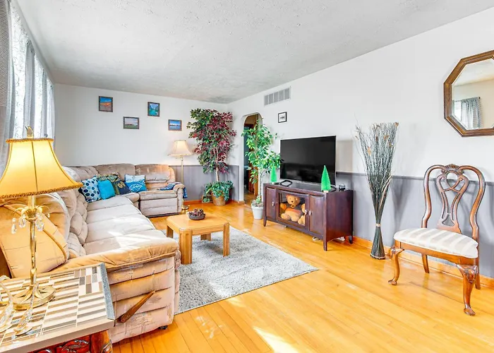 < 1 Mi To Route 66: W/ Large Yard! *